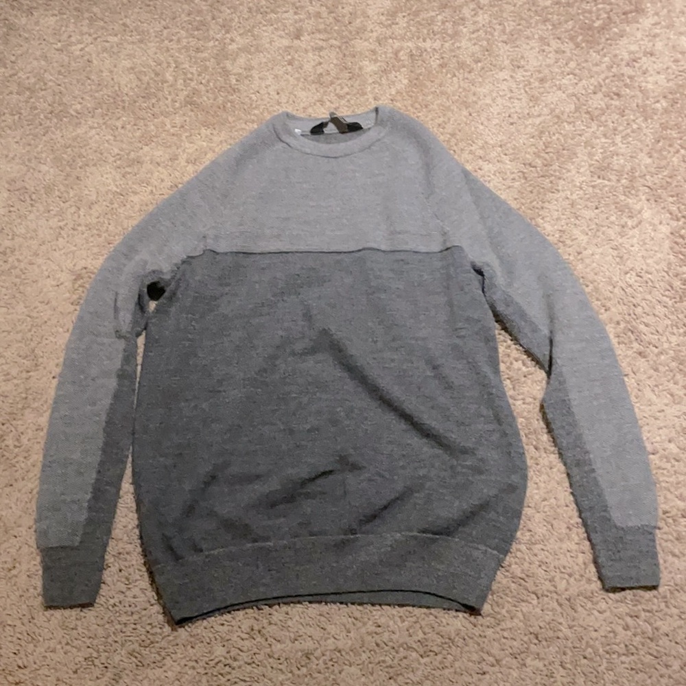 5 ⭐️ Under Armour Sweater